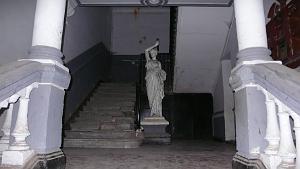 ORAN MARS 2012 36 Statue immeuble 1 ave Loubet